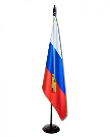 Государственный флаг России на напольном флагштоке/мачте